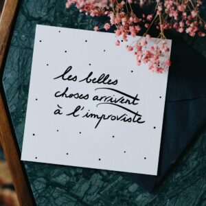 CARTE – À L&rsquo;IMPROVISTE (avec enveloppe)